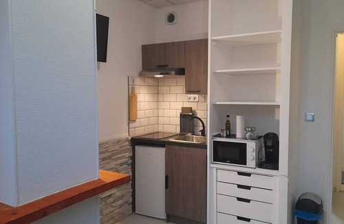 Bourbonne-les-Bains Apartment | Studio Cosy Dans une Station Thermale