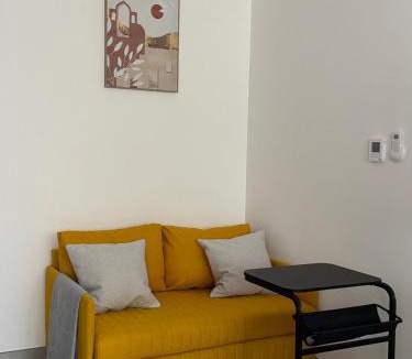 Saint-Bonnet-de-Mure Apartment | Studio Cosy Le Cocon au calme