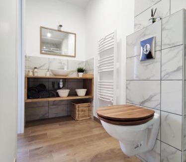 Saint-Denis-de-l'Hotel Apartment | Studio cosy Bienvenue chez Elle