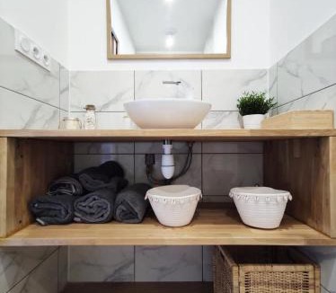 Saint-Denis-de-l'Hotel Apartment | Studio cosy Bienvenue chez Elle