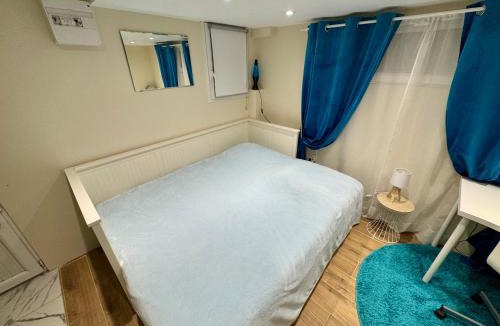 Adamville Apartment | Studio cosy indépendant avec kitchenette et jardinet, proche Paris