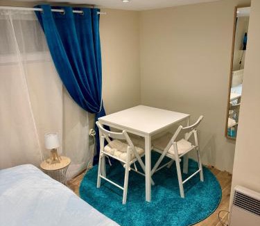 Adamville Apartment | Studio cosy indépendant avec kitchenette et jardinet, proche Paris