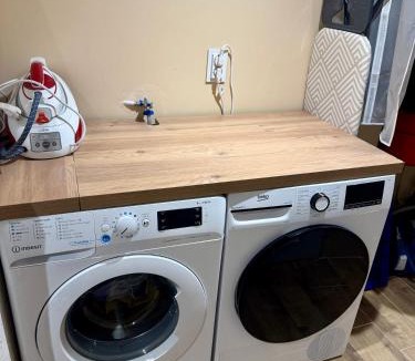 Adamville Apartment | Studio cosy indépendant avec kitchenette et jardinet, proche Paris