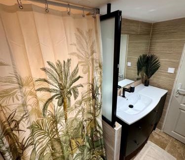 Adamville Apartment | Studio cosy indépendant avec kitchenette et jardinet, proche Paris