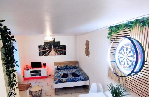 Gaillon Apartment | studio cosy & fun face aux château fléchettes
