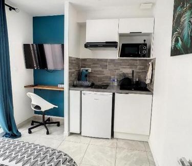 Saint-Acheul Apartment | STUDIO COSY HYPER CENTRE GARE AMIENS WIFI NETFLIX 2 PERS