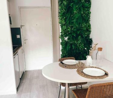 Republique - Les Ponts Apartment | Studio cosy Ile de Nantes proche tram ligne 2 et 3