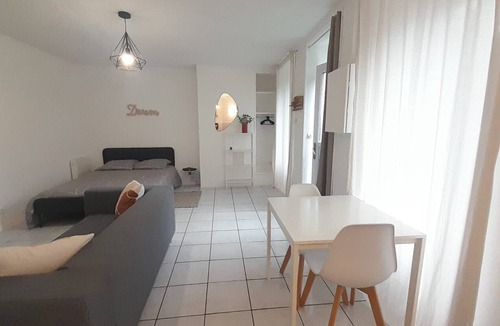 Vierzon Apartment | studio cosy "l'Auron" RDC-Vierzon-Wifi