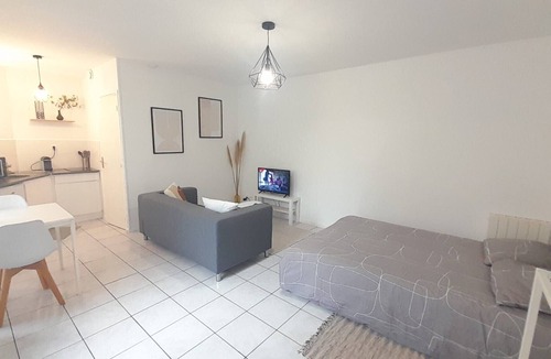 Vierzon Apartment | studio cosy "l'Auron" RDC-Vierzon-Wifi