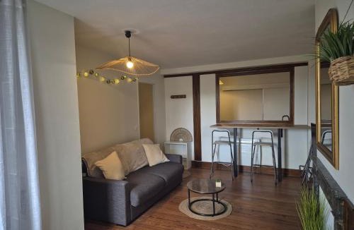 Amberieu-en-Bugey Apartment | Studio Cosy La Parenthèse