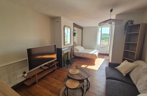 Amberieu-en-Bugey Apartment | Studio Cosy La Parenthèse