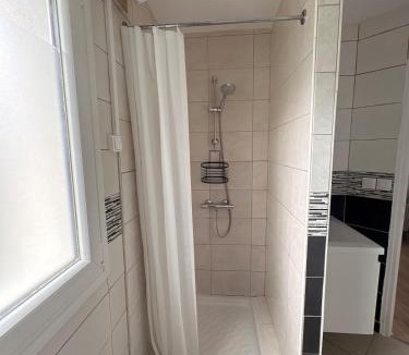La Roche-sur-Yon Apartment | Studio cosy & Lumineux parking privé