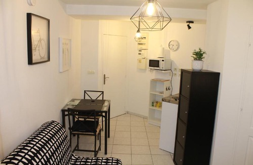 Quartier Vieux Marche-Cathedrale Apartment | Studio cosy meublé en hyper centre