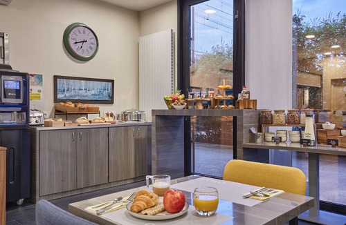 Perrache Apartment | Studio Cosy pour 2 avec Kitchenette | TV