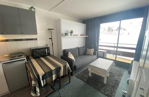 Arette Apartment | Studio cosy pour 4 avec balcon et Wi-Fi, accès direct aux pistes - FR-1-602-59