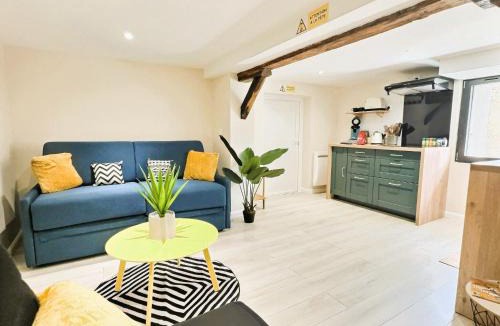 Bouguenais Apartment | Studio cosy refait à neuf - proche aéroport et tram