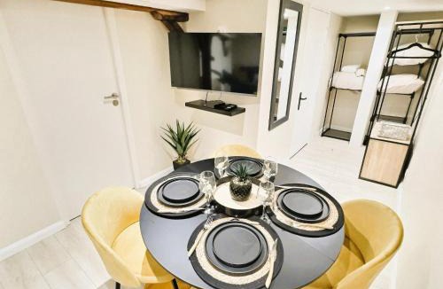 Bouguenais Apartment | Studio cosy refait à neuf - proche aéroport et tram
