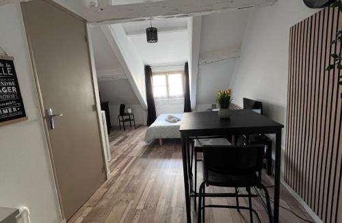 Bourgogne Apartment | Studio cosy tout confort proche Cathédrale dans rue calme