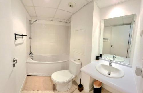 Lourdes Apartment | STUDIO COSY - VUE MONTAGNE - CLIM - GARE