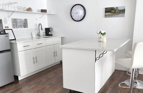Port Franks Apartment | Studio Cottage, Adults Only, Near Beach, Outdoor Spa, Fireplace, Romantic