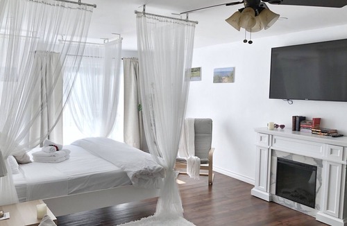 Port Franks Apartment | Studio Cottage, Adults Only, Near Beach, Outdoor Spa, Fireplace, Romantic