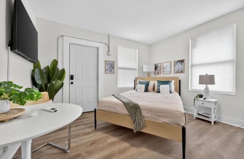 South Pensacola House | Studio Cottage Close to Downtown NAS
