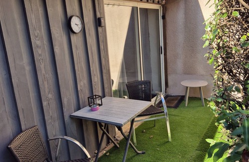 Crest Apartment | Studio-Cottage-Ensuite with Shower-Courtyard view