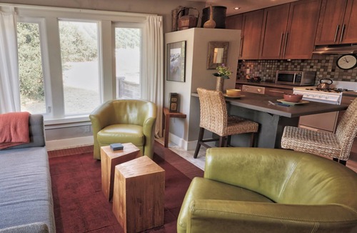 Santa Rosa Cottage | Studio cottage retreat in a vineyard setting