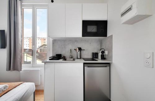 Center Apartment | Studio Cozy - by So Homy, - 1 Bed Room 2 People