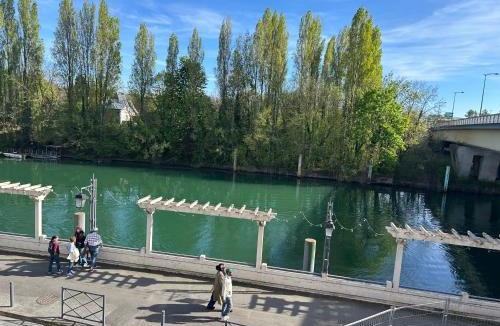 Le Port sous la Lune Apartment | Studio Cozy, Clim & Netflix, Quai de Marne