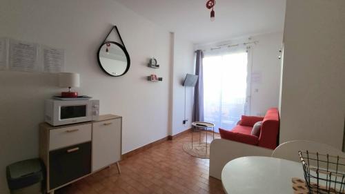 La Cote Radieuse Apartment | Studio Cozy en Bord de Plage avec Vue Mer et Wifi