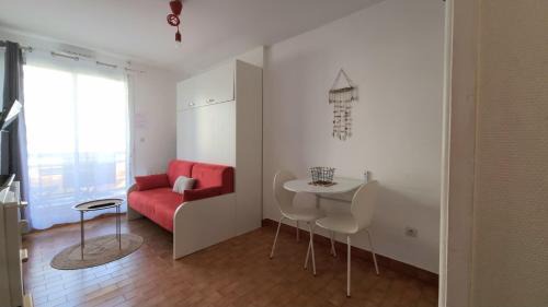 La Cote Radieuse Apartment | Studio Cozy en Bord de Plage avec Vue Mer et Wifi
