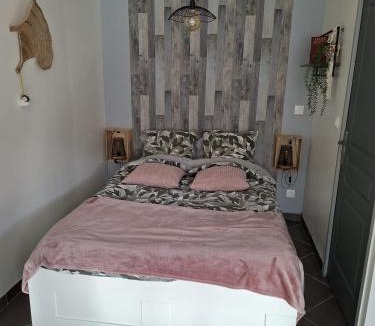 La Celle-sous-Gouzon Apartment | Studio Cozy