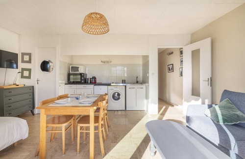 Hyeres City Centre Apartment | Studio Crivelli - Welkeys