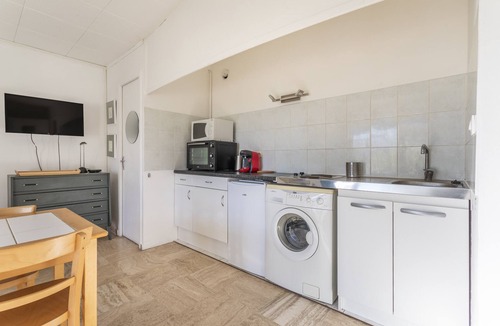 Hyeres City Centre Apartment | Studio Crivelli - Welkeys