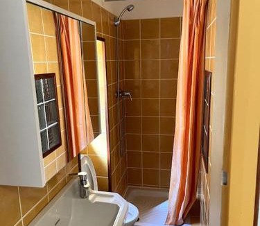 Gares Apartment | Studio CV - Calme, clair avec terrasse