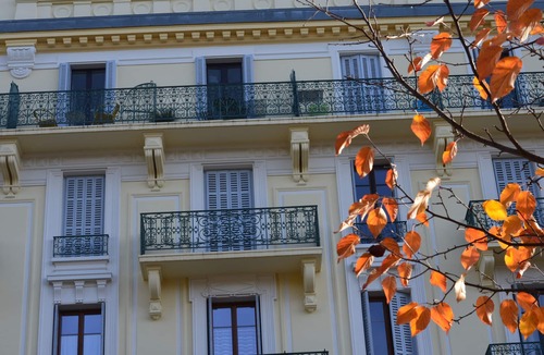 Aix-les-Bains City Center Apartment | Studio CV in beautiful historic residence, mountain view
