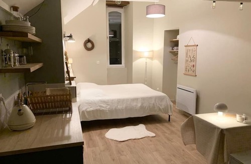Saint-Jean-des-Mauvrets Apartment | Studio du Grand Beaumont