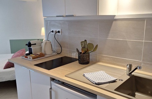 Castelnau-le-Lez Apartment | Studio d'hôtes les libellules, parking and swimming pool