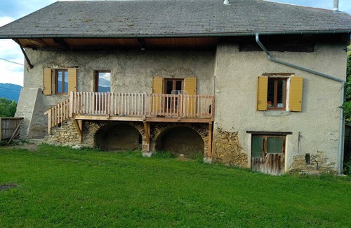 Saint-Pierre-de-Soucy Apartment | Studio Dans une Ferme Savoyarde. Entourés de nos Ânes, Pour un Repos Mérité