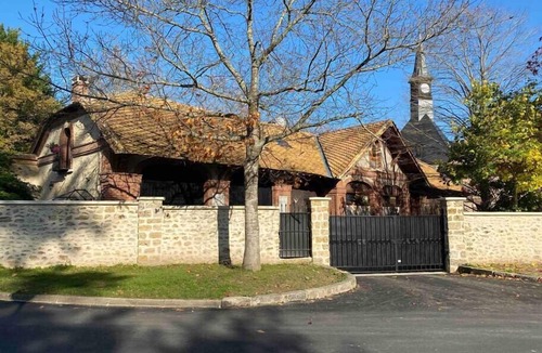 Bonnelles Apartment | Studio Dans les Écuries du Château