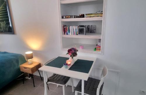 Montfort-l'Amaury Apartment | Studio de 23 m² au centre de Montfort L'amaury