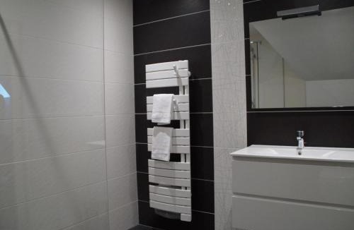 Halluin Apartment | Studio de charme à la ferme près de Lille, 50m² avec cuisine équipée et parking sécurisé - FR-1-510-173