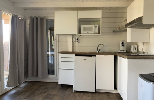 Reillanne Apartment | Studio de Jardin Avec Piscine en Provence