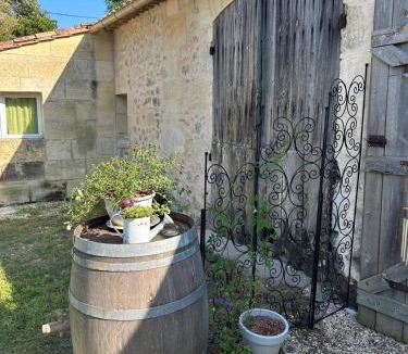 Cubnezais Apartment | Studio de La Bellue