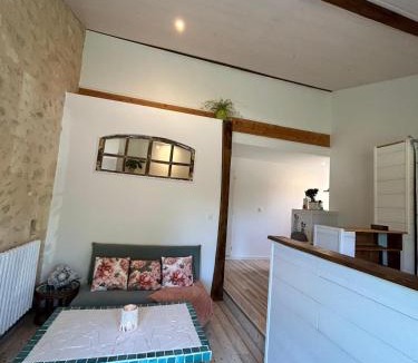 Cubnezais Apartment | Studio de La Bellue