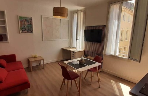Centre Historique Apartment | Studio de la Comédie, 2nd floor