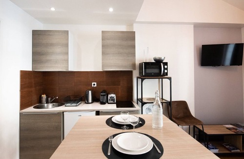 Jean Moulin - Marius Berliet Apartment | Studio de Thomas - 15 min Part-Dieu + Parking