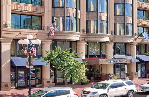 Gaslamp Quarter Condo | Studio Deluxe Unit -Theme Parks & Gaslamp Quarter