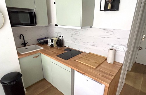 Quartier des Grandes-Carrieres Apartment | Studio des Cottages